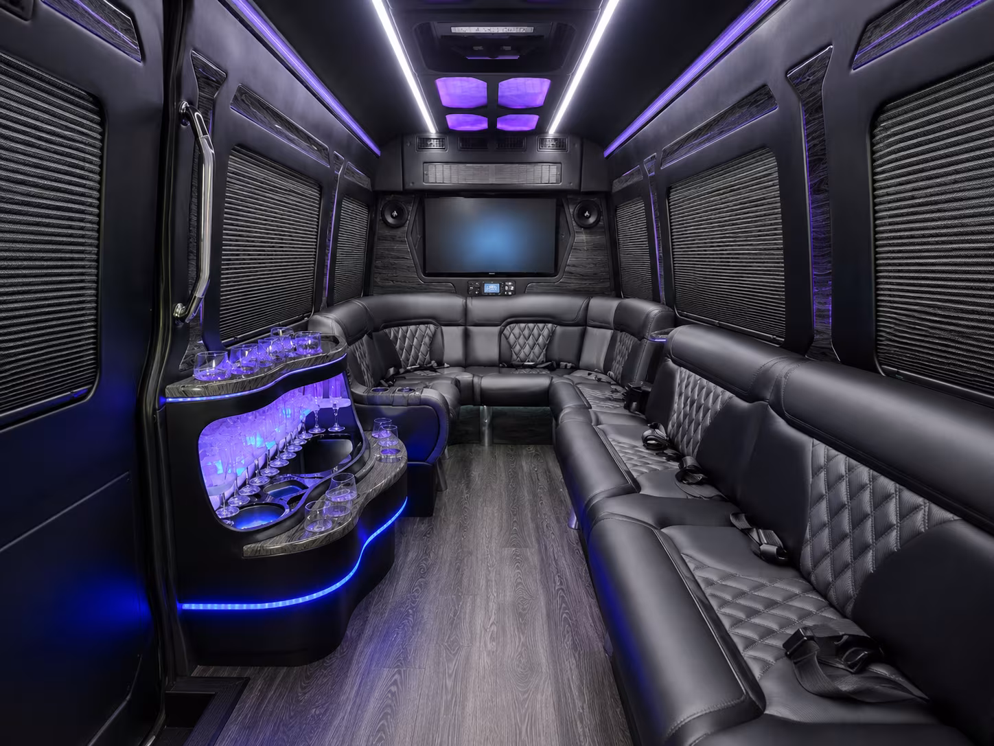 cincinnaticoachbuscompany com makes youth group transportation across cincinnati easy