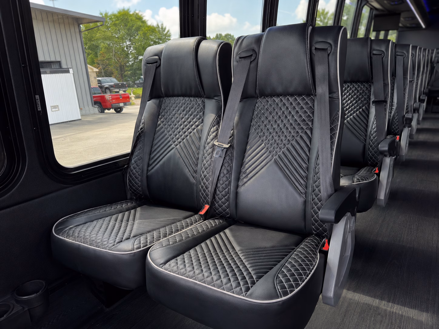 school and church groups love long distance charter buses to dollywood kings island and the smoky mountains